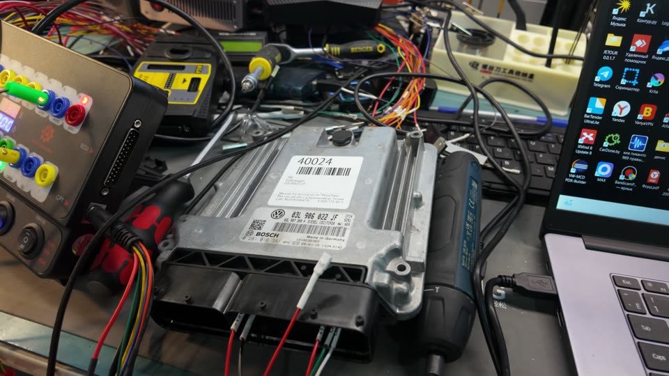 Блок 03L 906 022 JF, который должен стоять на этой машине по VIN